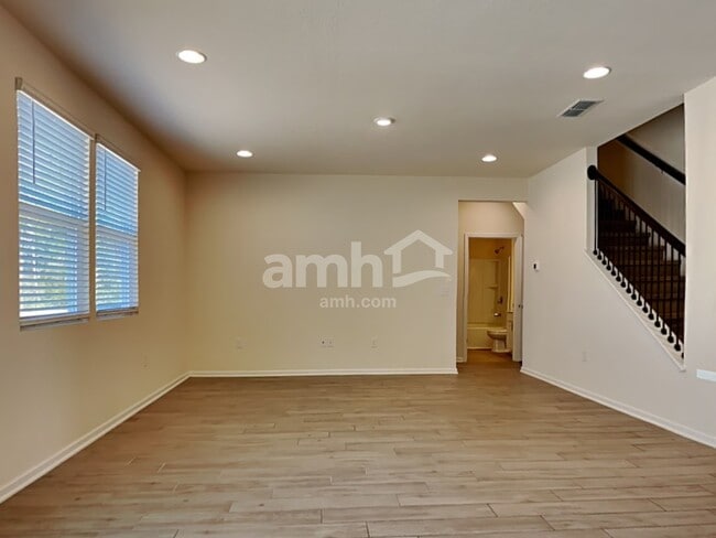 Building Photo - 22 N Hamilton Springs Rd