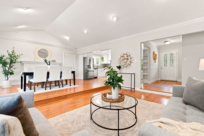 Building Photo - Spacious 4-bedroom 2-Bath in Desirable Area in Walnut Creek!
