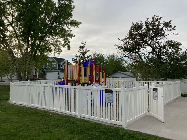 Foto del edificio - 446 E Windy Garden Ln