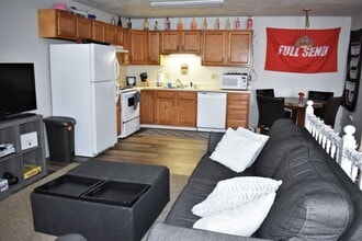 Building Photo - 594 Gompers Ave