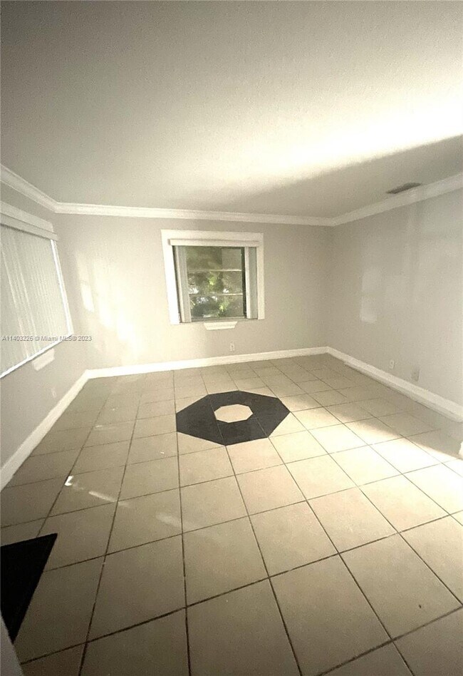 Foto del edificio - 412 Lakeside Dr