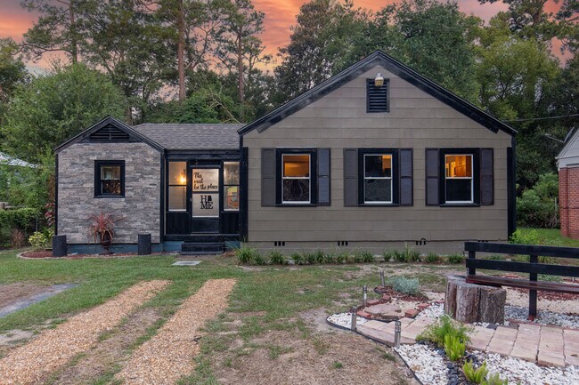 Building Photo - 110 E Tally Ct