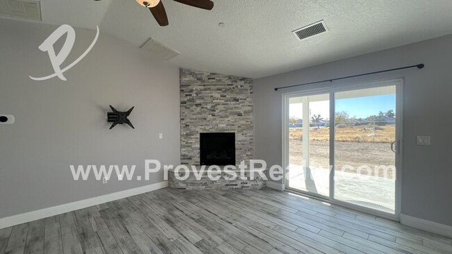 Foto del edificio - 13985 Smoketree St