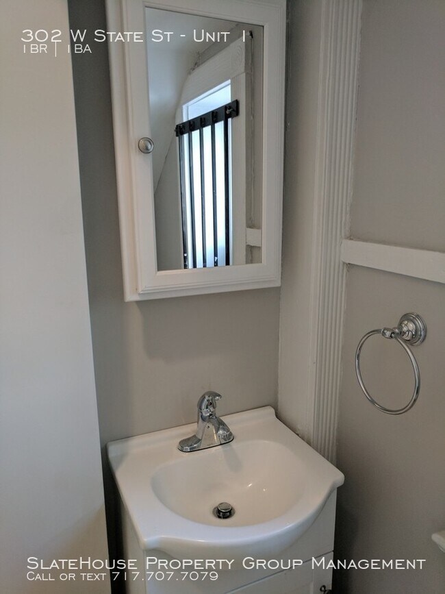 Building Photo - Cozy 1st Floor Apartment!