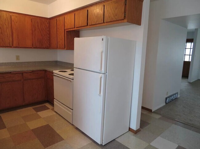 Building Photo - 670 S 60th St