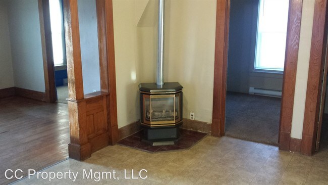 Building Photo - 2 br, 1 bath House - 716 Haines Ave.