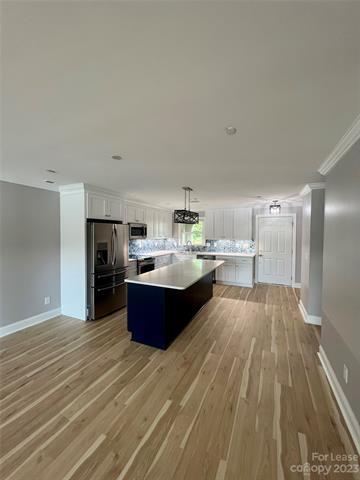 Foto del edificio - 9817 Emerald Point Dr