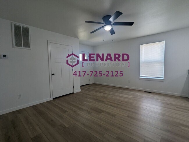 Foto del edificio - 2702 W Water St