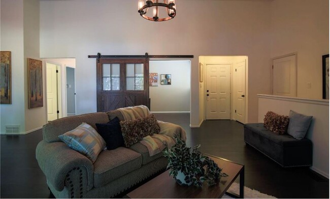 Building Photo - 2910 Rolling Wood Loop