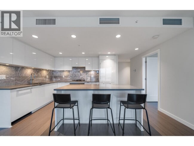 Photo du bâtiment - 3699 Sexsmith Rd