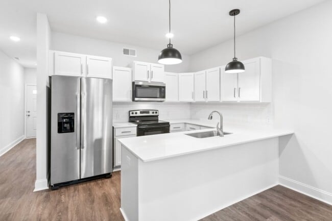 Building Photo - 760 Tracy Lane