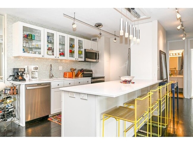 Building Photo - 15 S 1st St