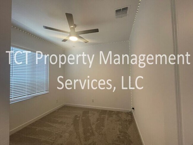 Building Photo - Stunning 4 Bedroom Overlooking Common Area!