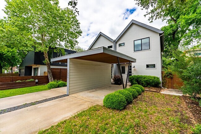 Building Photo - Modern Luxury in the Heart of Austin!
