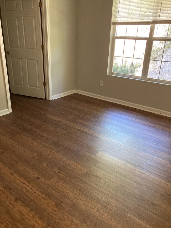 Foto del edificio - 240 Jacobs Way