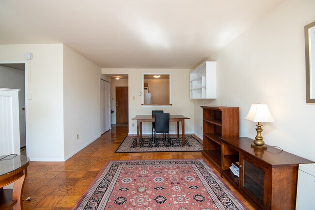 Foto del edificio - 730 24th St NW