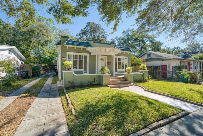 Foto del edificio - 829 N Hyer Ave