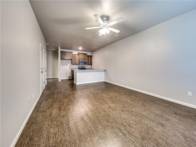 Building Photo - 2br 1ba with garage close to Tinker!!
