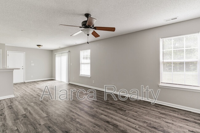 Building Photo - 105 Daventry Pl