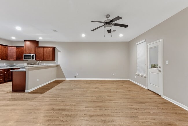 Building Photo - 128 Artesian Way