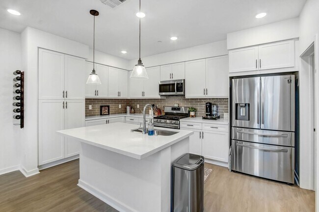 Building Photo - Three-Story 2 Bedroom/2.5 Bathroom "Nova a...
