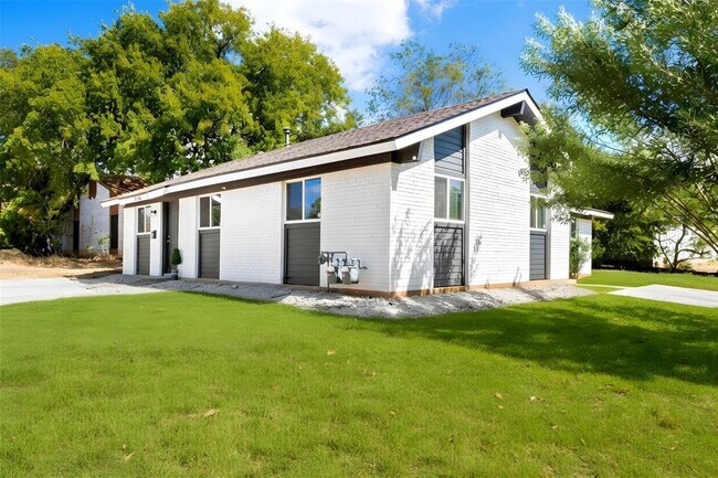 Foto del edificio - 4913 Hawk Cv