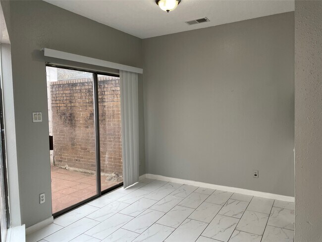 Foto del edificio - 526 Meadow Knoll Dr