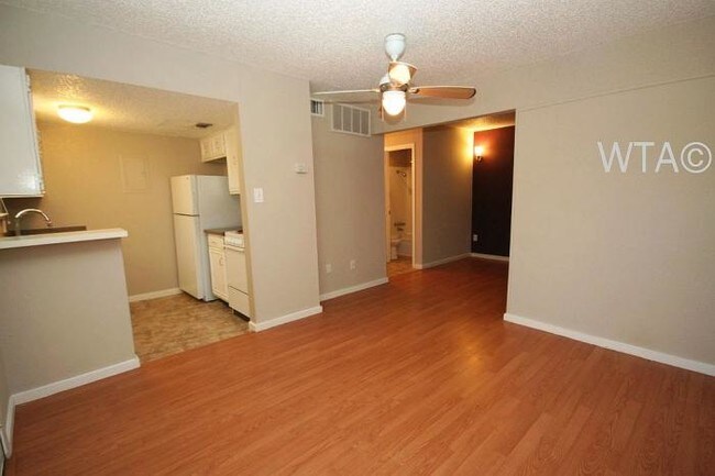 Building Photo - bedroom in Austin TX 78722