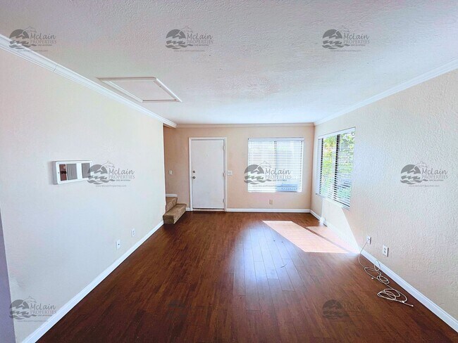 Foto del edificio - 3 Bed/2 Bath Two Story Townhome in Gated Community