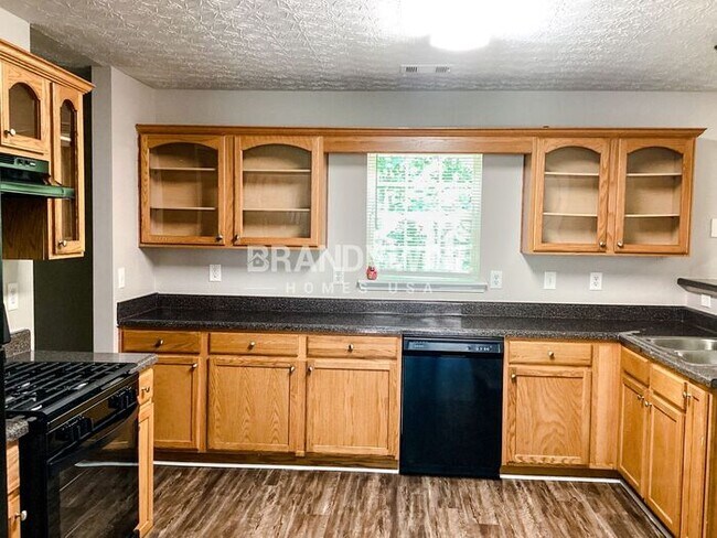 Building Photo - Ideal and Homey 4BR! Apply today!
