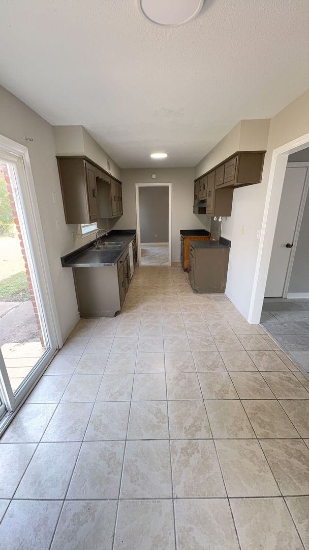 Foto del edificio - Spacious 4 Bedroom 1.5 Bath | Southaven