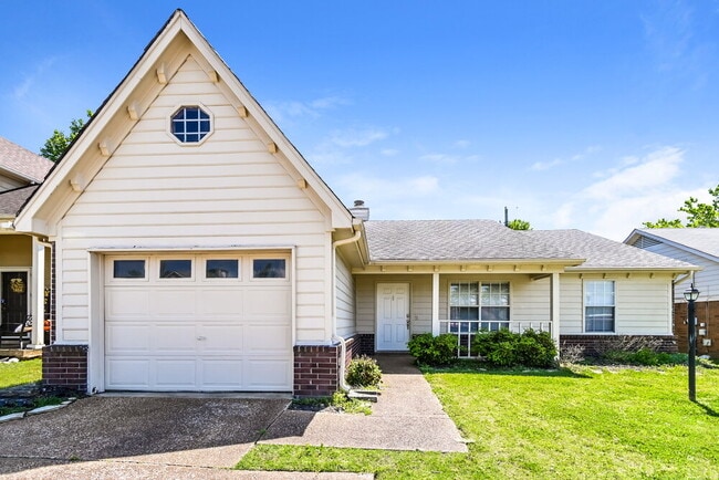 Building Photo - 8389 Palm Springs Dr