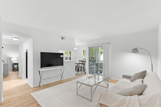 Foto del edificio - 1725 Ascot Way