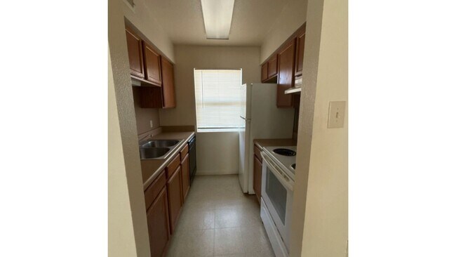 Building Photo - 400 Austin Rd