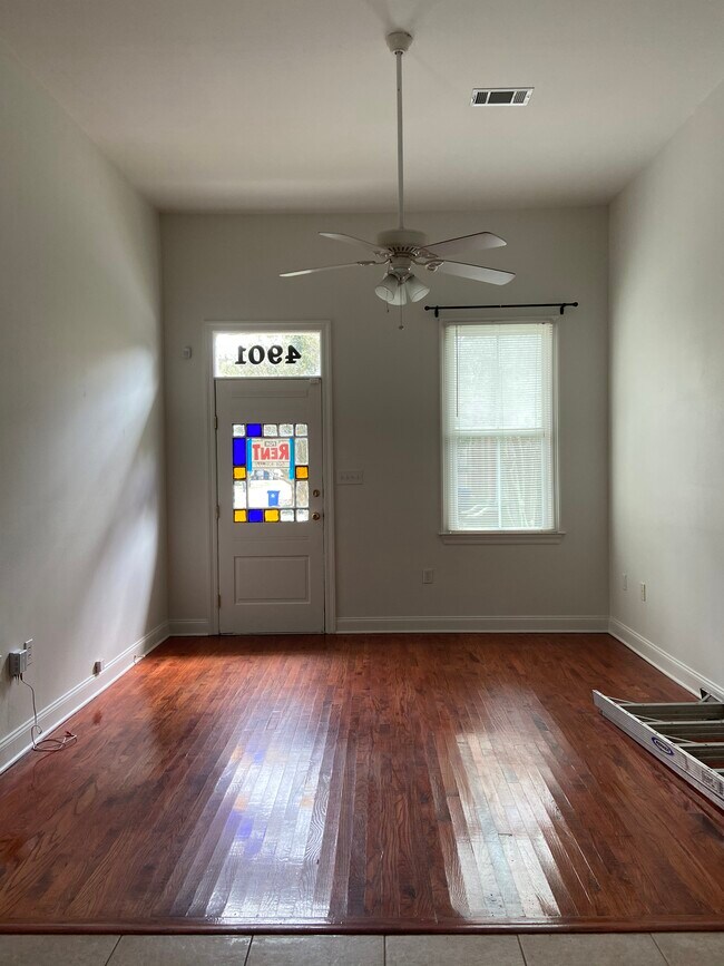 Living Room - 4901 Coliseum St