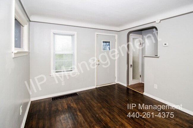 Building Photo - 1357 E 289th St