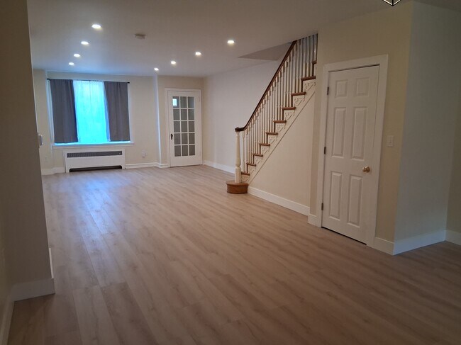 Building Photo - 6643 Sprague St