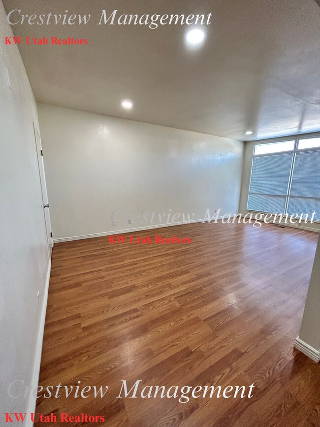 Building Photo - Sunset Duplex