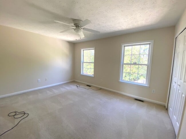 Building Photo - Brigth 2 Level Townhome in Spotsylvania