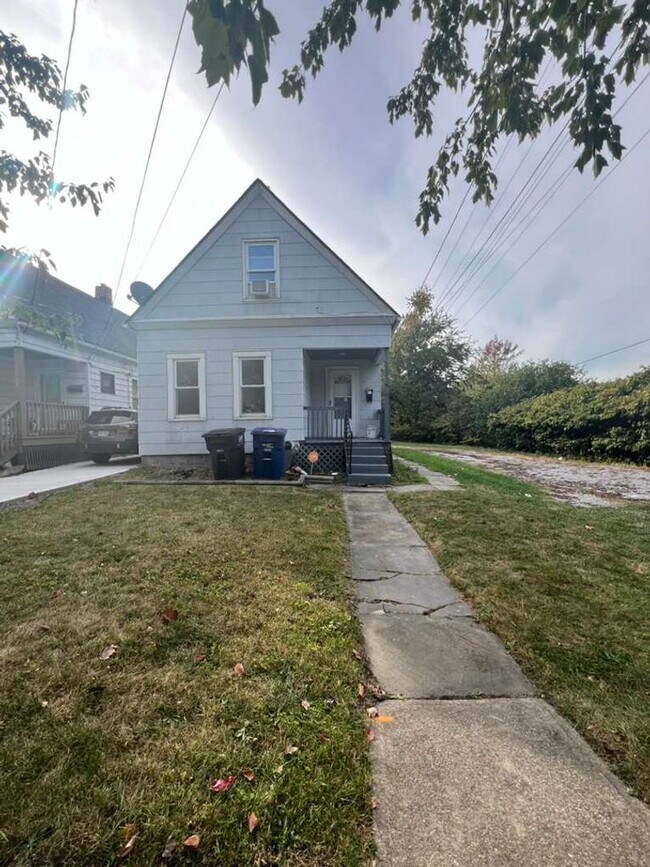 Foto del edificio - Updated 3-Bedroom Single-Family Home in th...