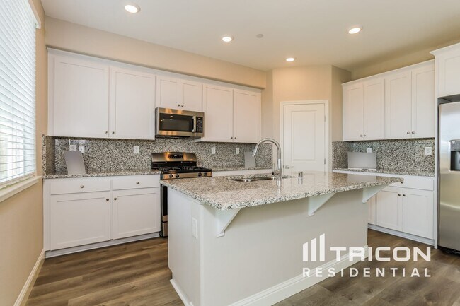 Building Photo - 1166 Victorian St