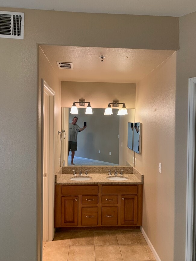 Full Bath #1 with Double Sinks - 550 Mohawk Dr
