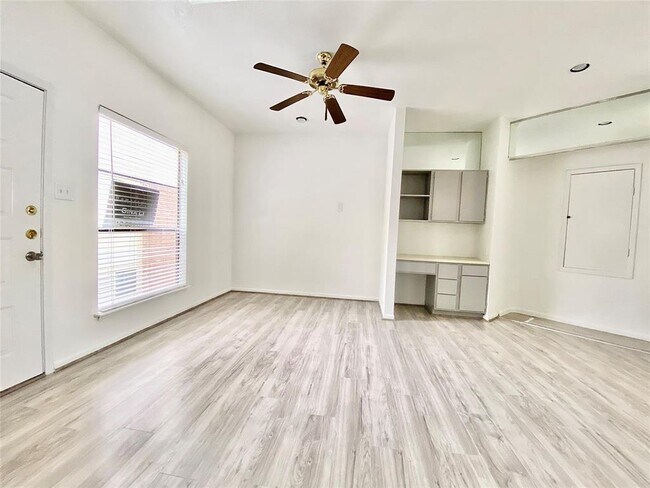 Foto del edificio - 7901 Cambridge St
