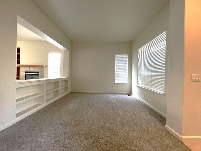 Foto del edificio - Gorgeous Caughlin Ranch Home