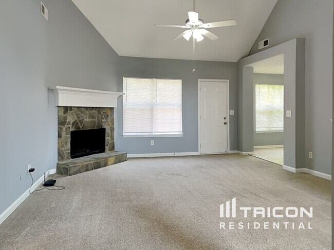 Building Photo - 717 Grove Pointe Circle Locust Grove GA