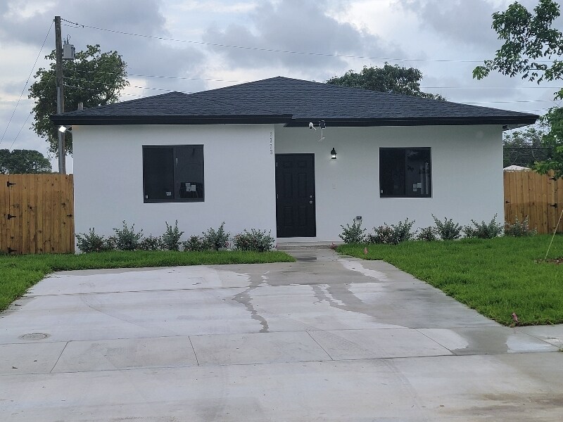 Primary Photo - 2373 NW 3rd St