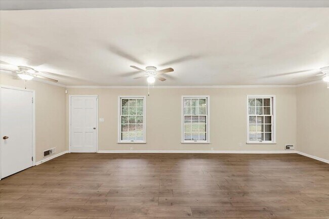 Foto del edificio - 8435 Campbellton Fairburn Rd