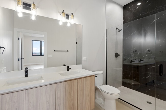 Building Photo - 2475 W Foster Ave