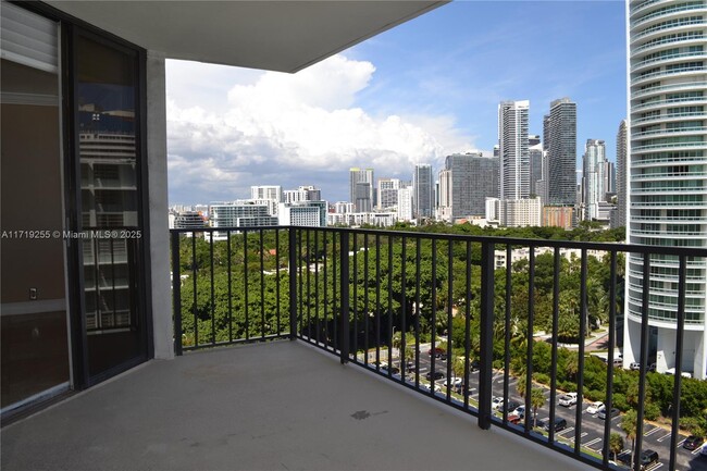 Foto del edificio - 1865 Brickell Ave