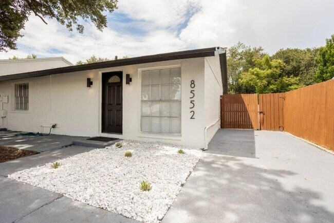 Building Photo - 8552 Briar Grove Cir